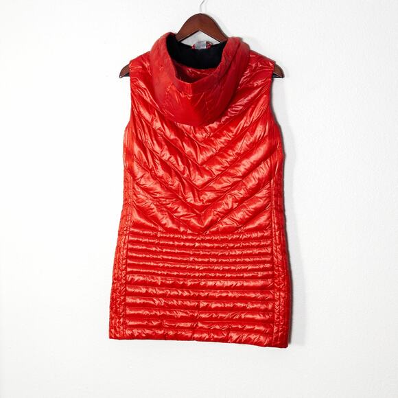 Descente Women’s Puffer Vest Gorpcore Athletic Minimalism Red Hooded Sz 6 NWOT - Picture 2 of 13